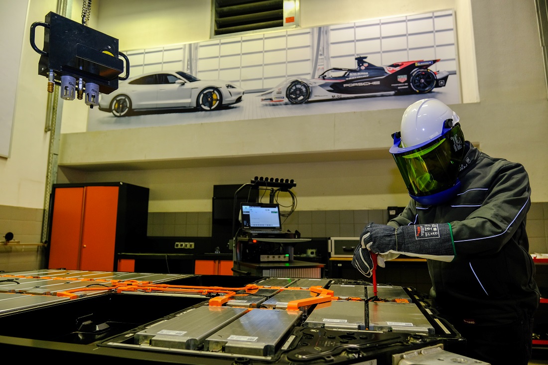 Porsche, Türkiye’nin İlk Batarya Onarım Merkezini Açtı