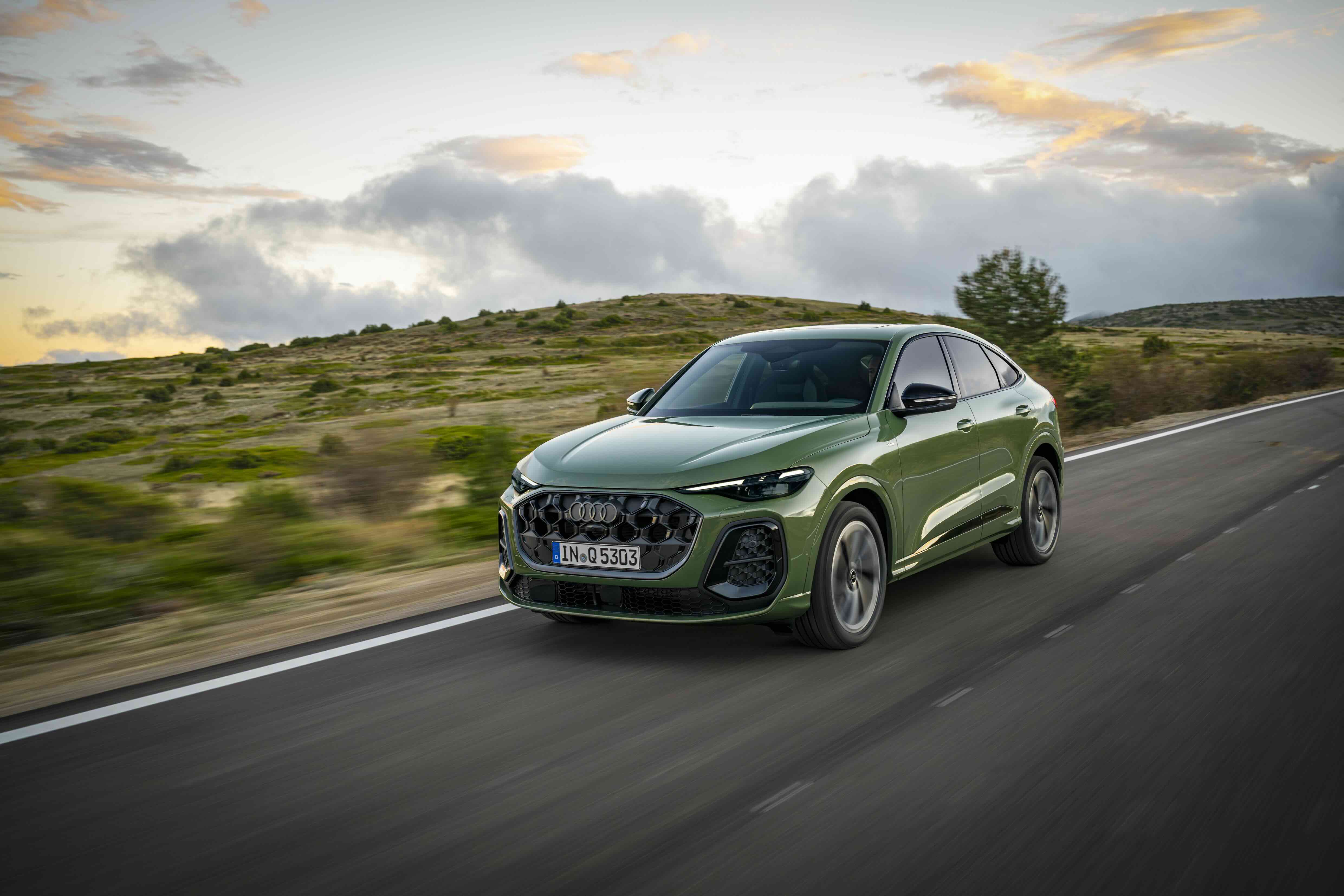 Yeni Audi Q5 SUV ve Q5 Sportback satışa sunuldu