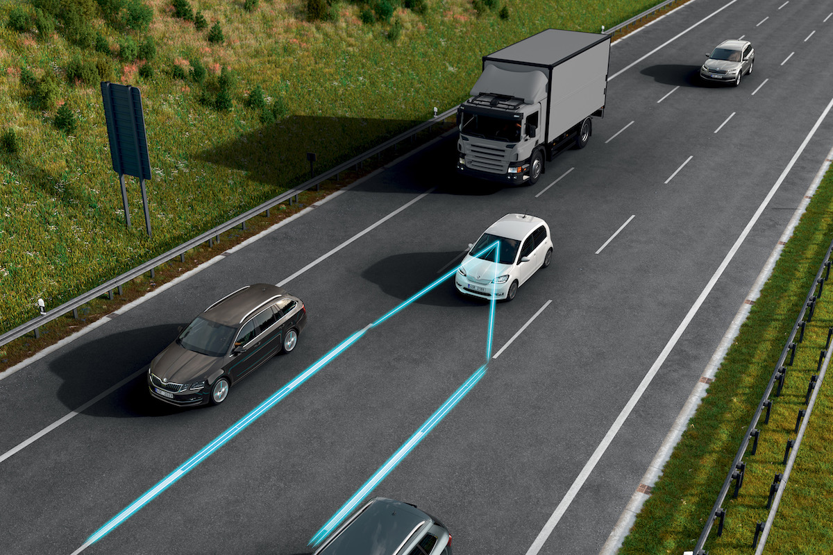 Şerit Takip Sistemi Sürüş Hissini Öldürüyor Mu?