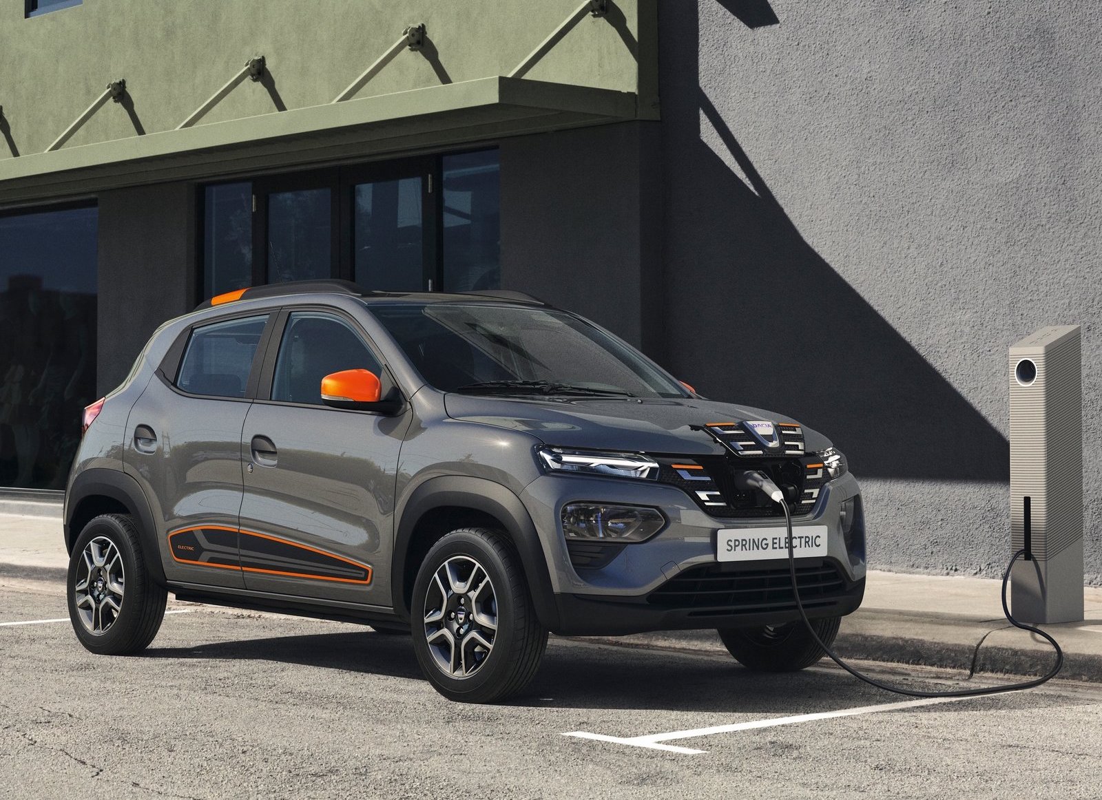 ELEKTRİKLİ İLK DACIA AVRUPA'DA YOLLARA ÇIKIYOR