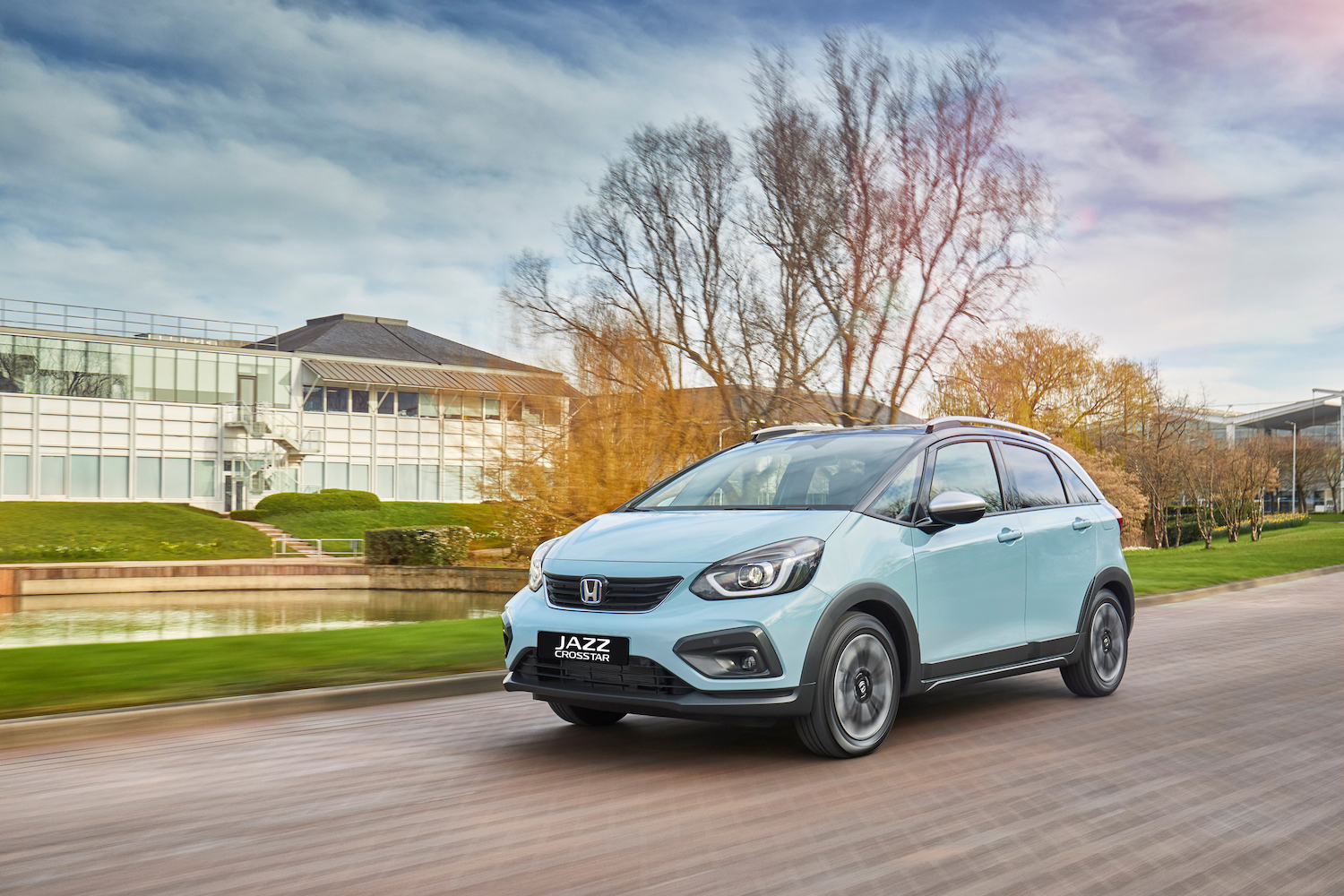 HONDA'NIN EN YENİ HİBRİT MODELİ JAZZ e:HEV TÜRKİYE'DE 