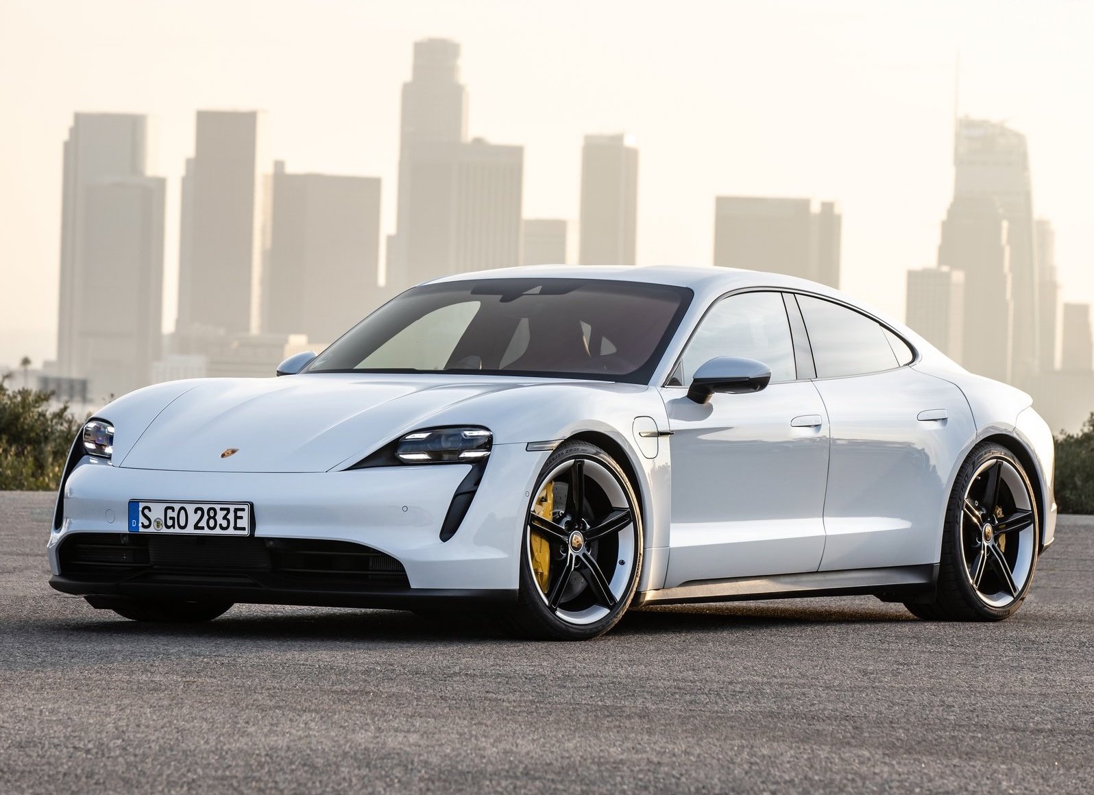 PORSCHE TAYCAN SATIŞLARI 911’İ YAKALADI