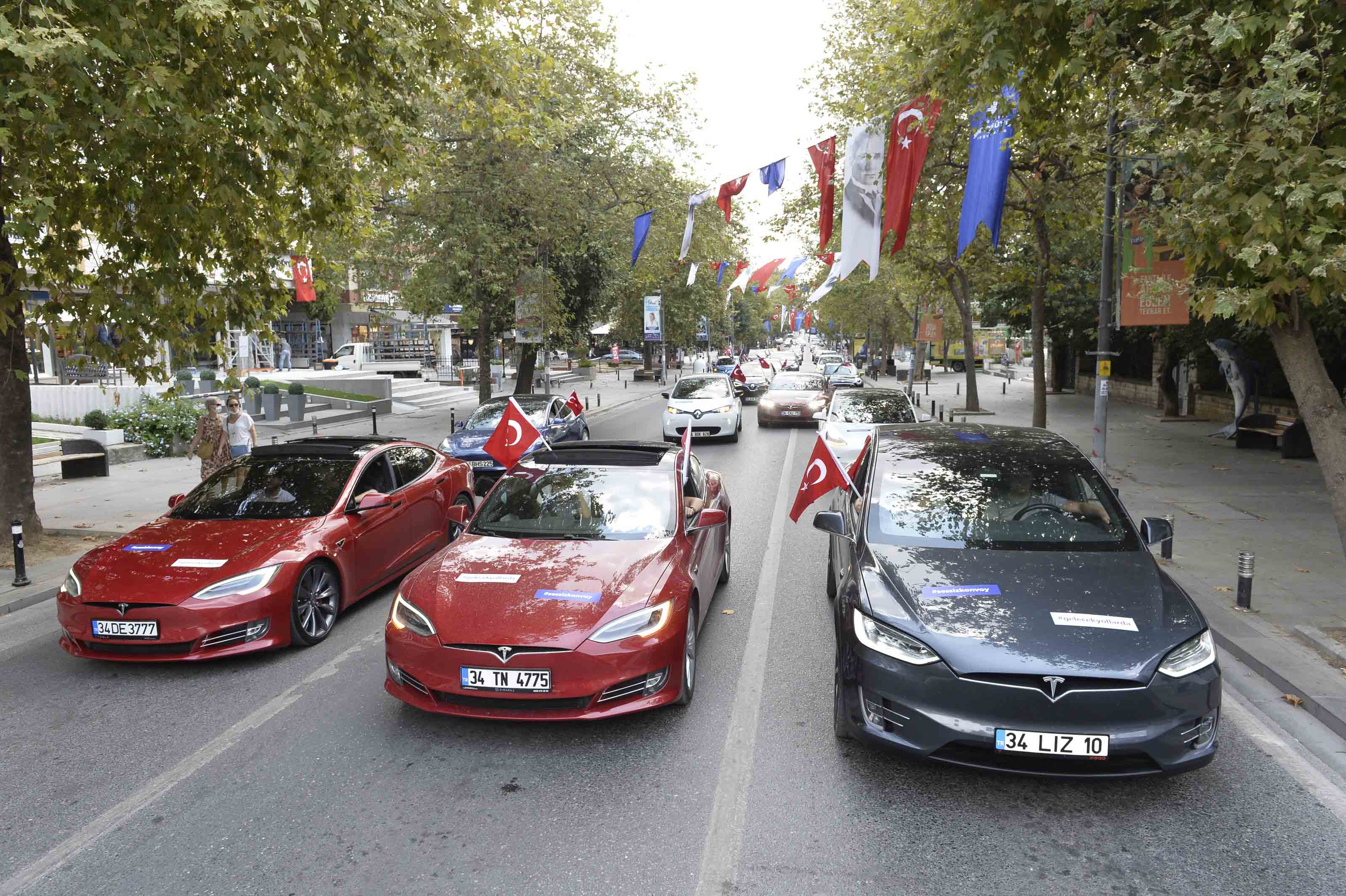 Zafer Bayramı Elektrikli Araçlardan Oluşan Sessiz Konvoy İle Kutlandı