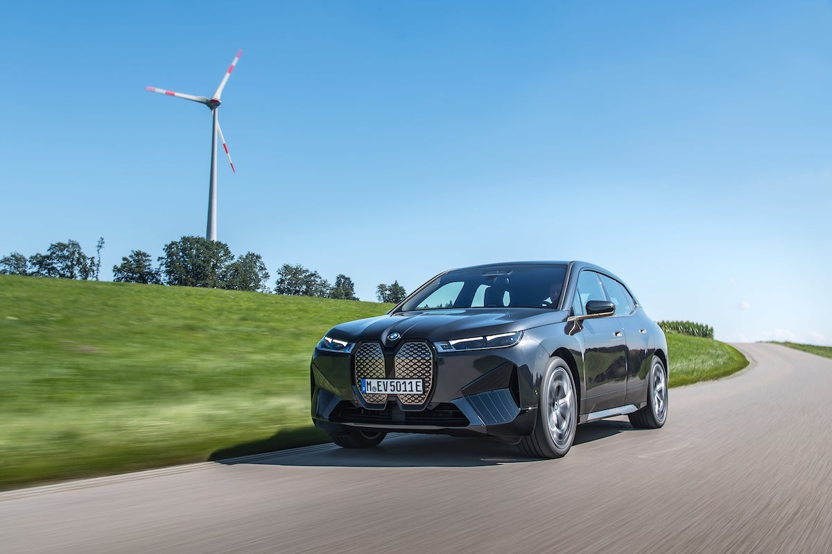 BMW iX 1.6 Milyon TL'ye Ön Siparişe Açıldı