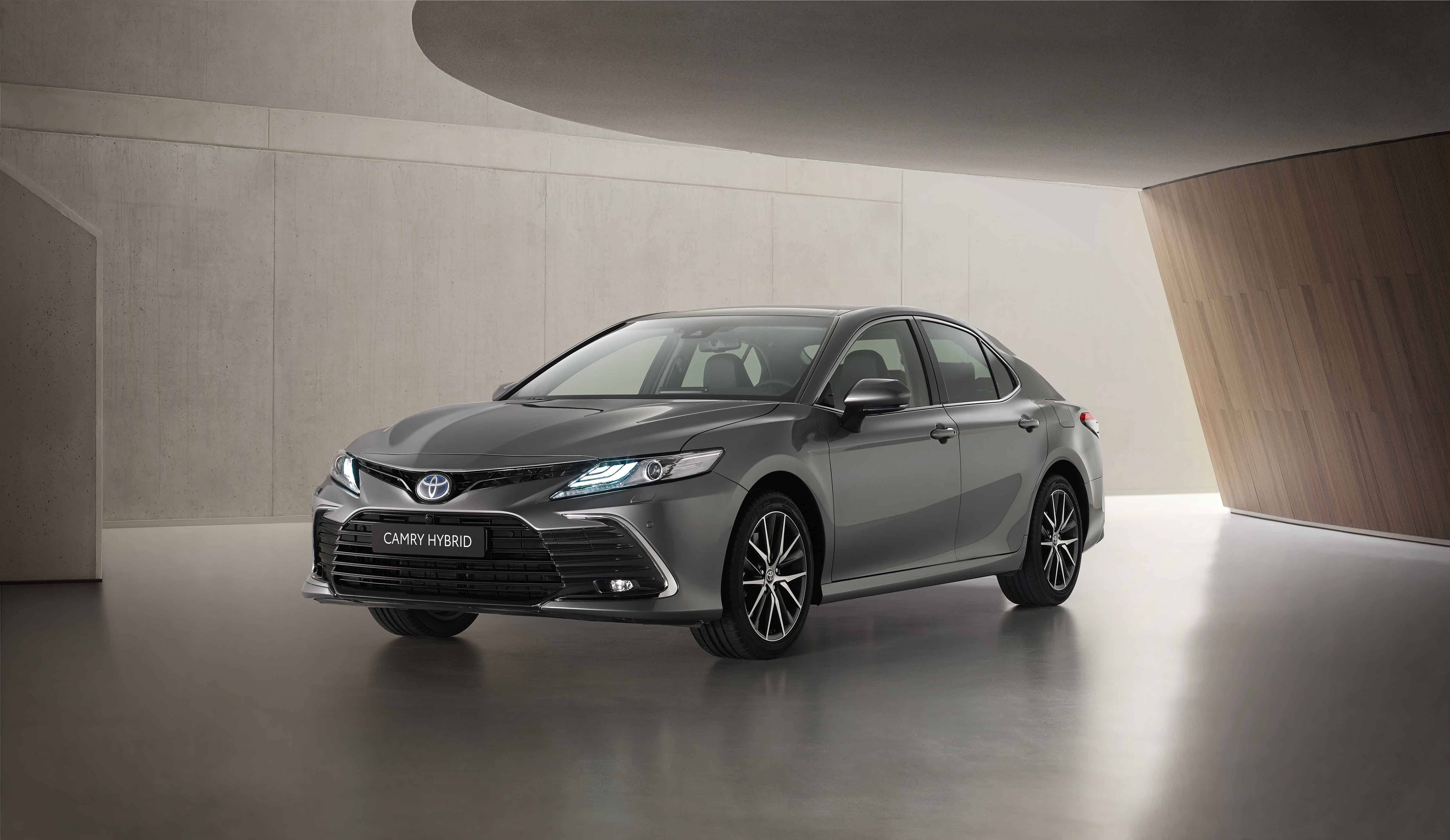Yeni Camry Hibrit Türkiye'de