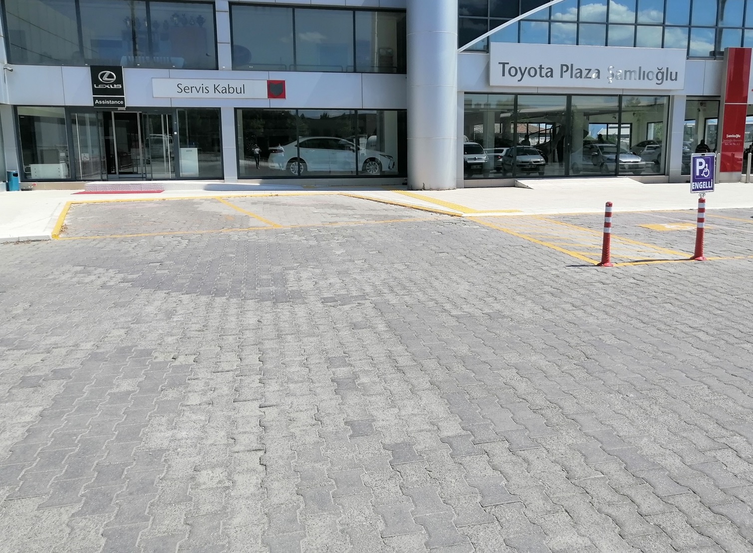 Toyota Plazaları Engelleri Kaldırıyor