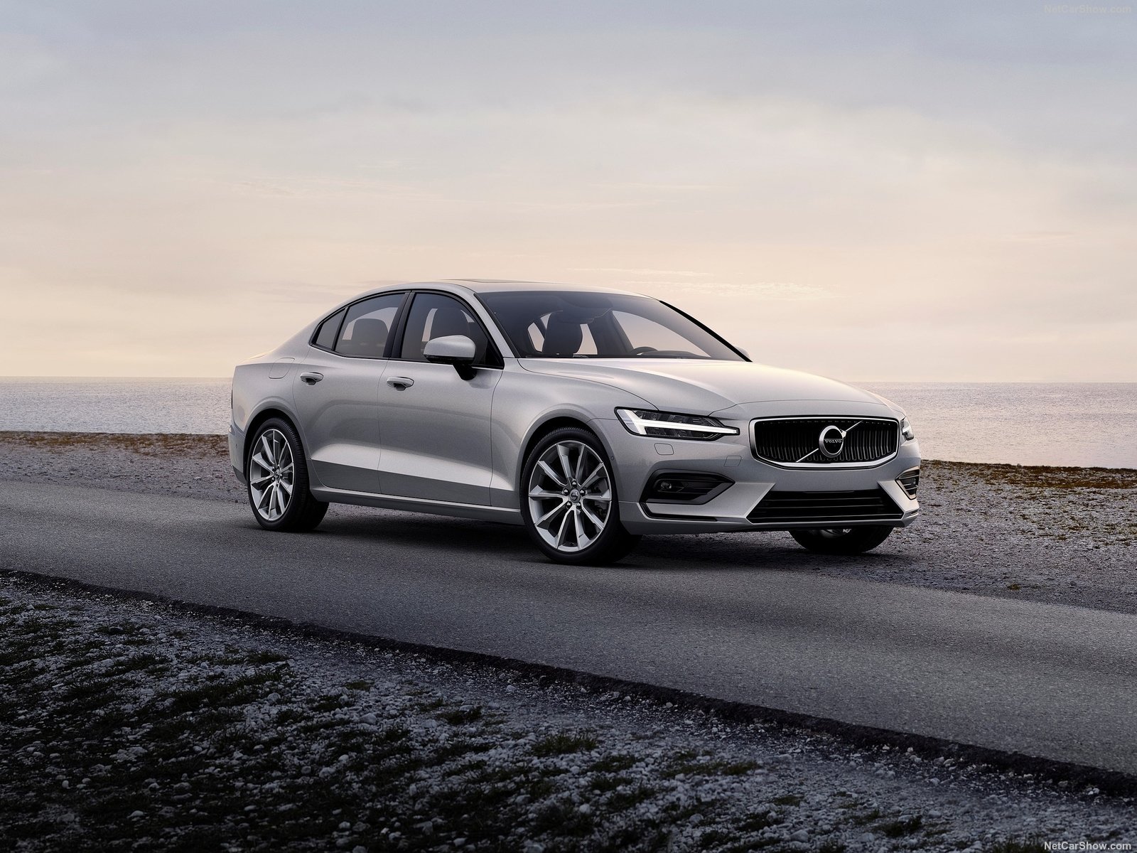 YENİ VOLVO S60 TÜRKİYE'YE ÇİN'DEN GELDİ