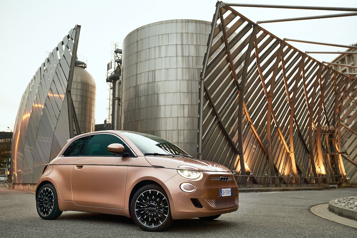 İngilizler %100 Elektrikli Fiat 500'ü Yılın Otomobili Seçti 