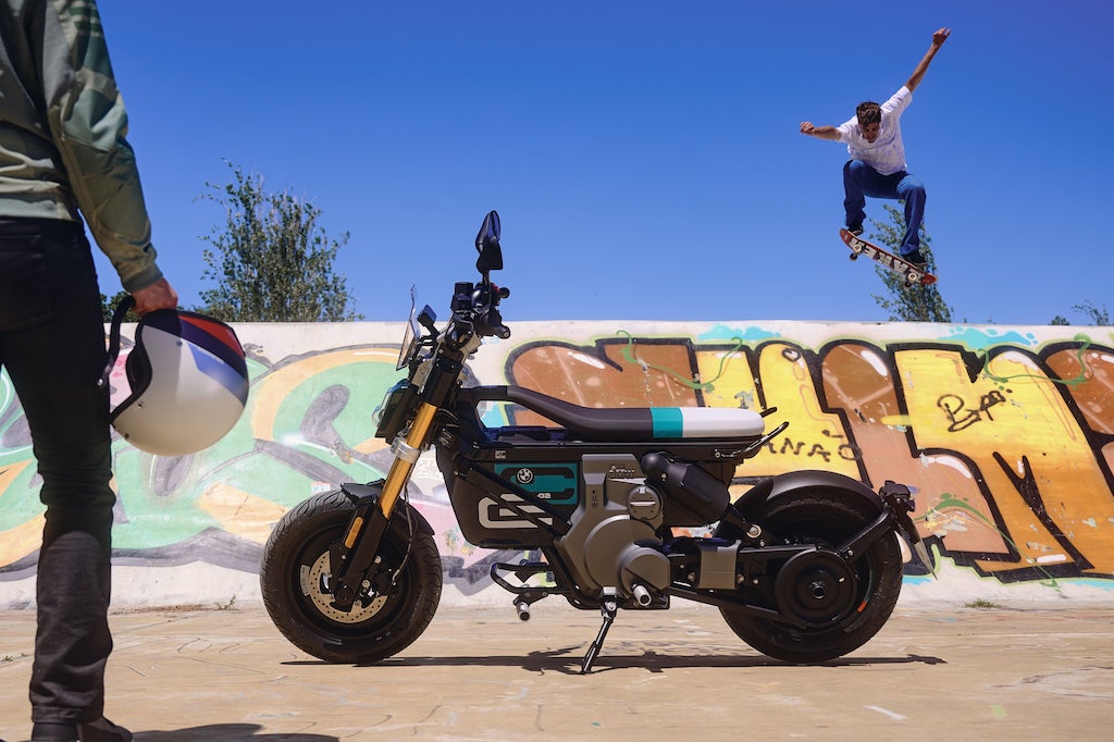 Elektrikli BMW CE 02 motosikletin menzili 90 km