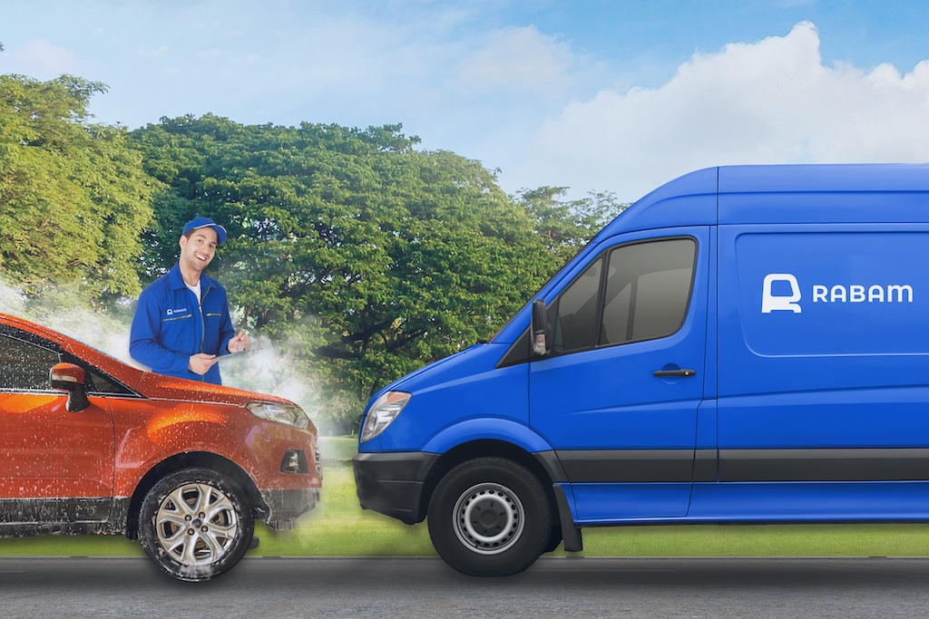 Mobil hizmetle evde buharlı otomobil yıkama