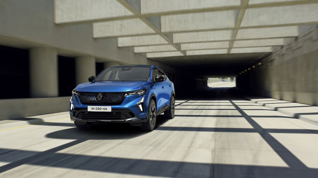 Renault yeni Coupe SUV modeli Rafale'yi tanıttı